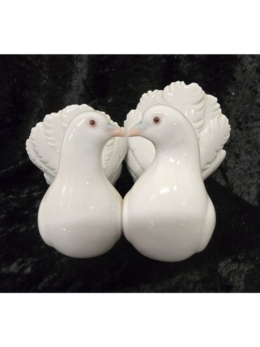 Lladro Kissing Love Birds Porcelain Figurine Lladró Couple of Doves